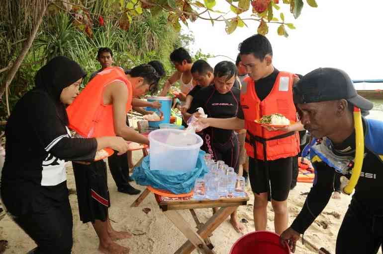 Nikmati kuliner lokal. | Foto Dokumentasi Pribadi.