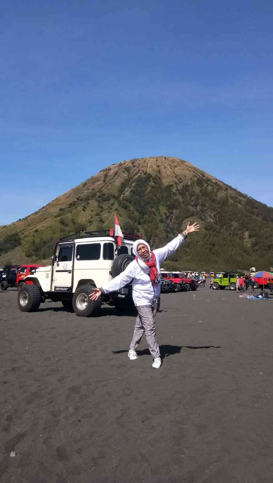 Menyusuri Eksotisme pasir berbisik menggunakan jip. Dokpri. 