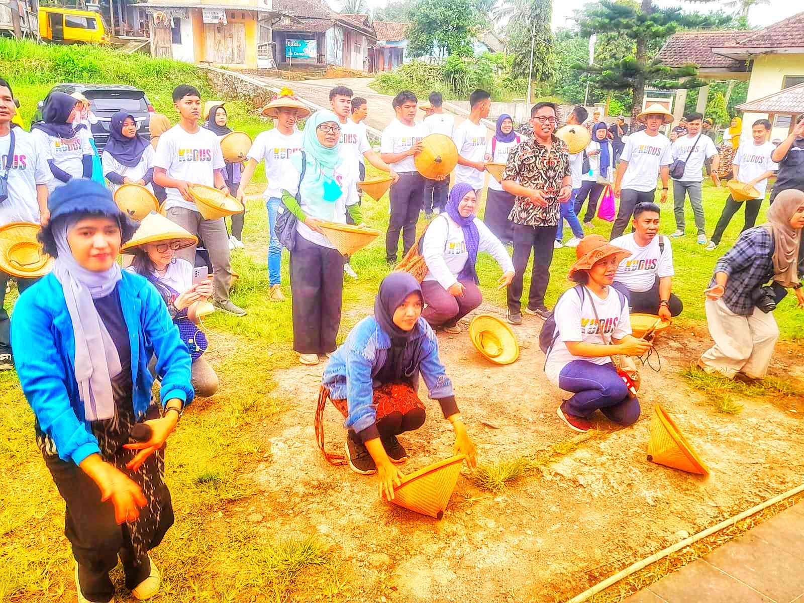 Menari bersama di Desa Wisata Japan Kudus Jateng (Dok. Pribadi) 