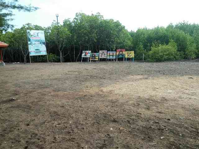 Pantai Bahak Indah (Sumber: dokumen pribadi)