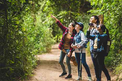 Ilustrasi Penjelajah Gunung via IStockPhoto