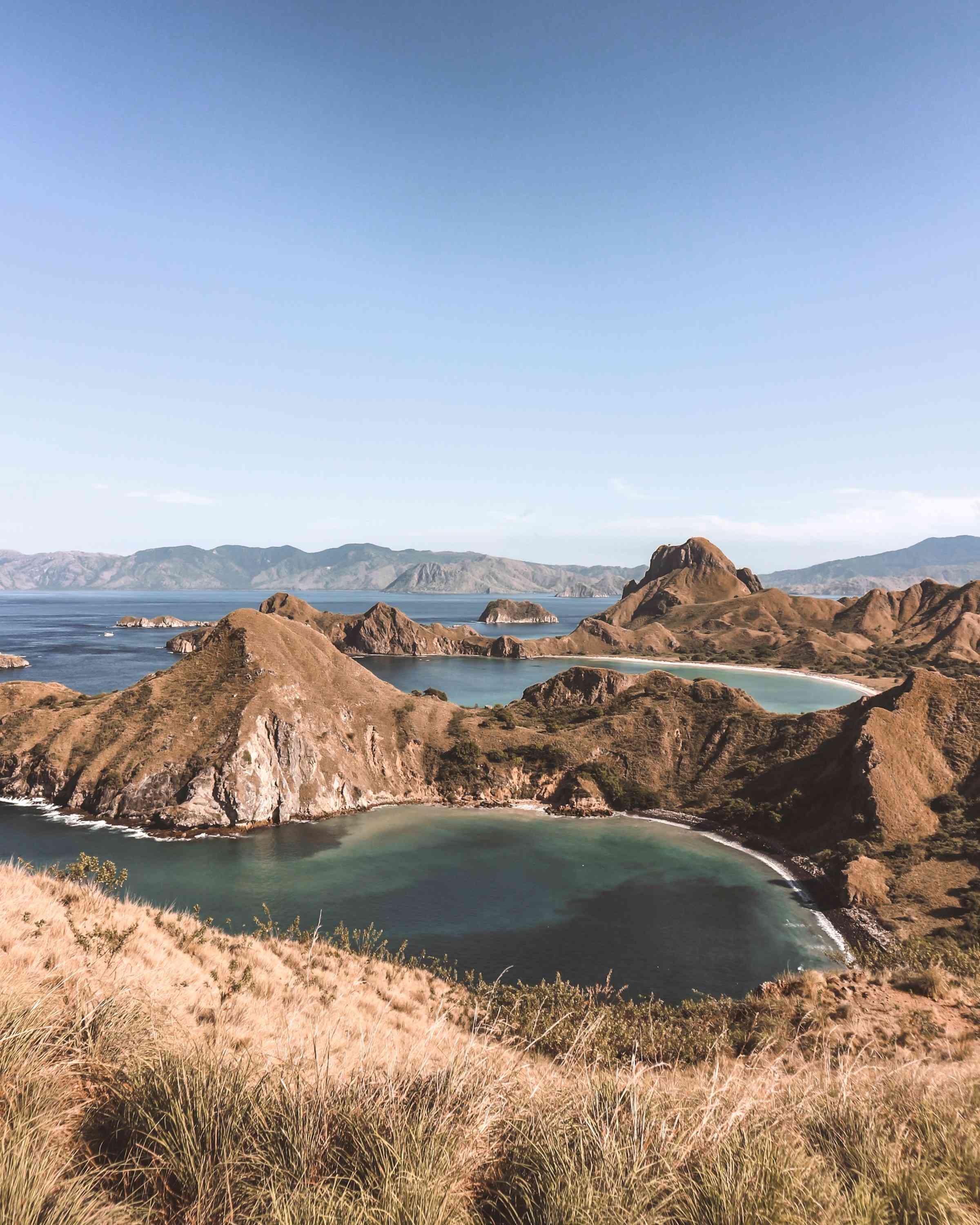 Pulau Padar, salah satu pulau utama di Taman Nasional Komodo. (sumber: dokumentasi pribadi)