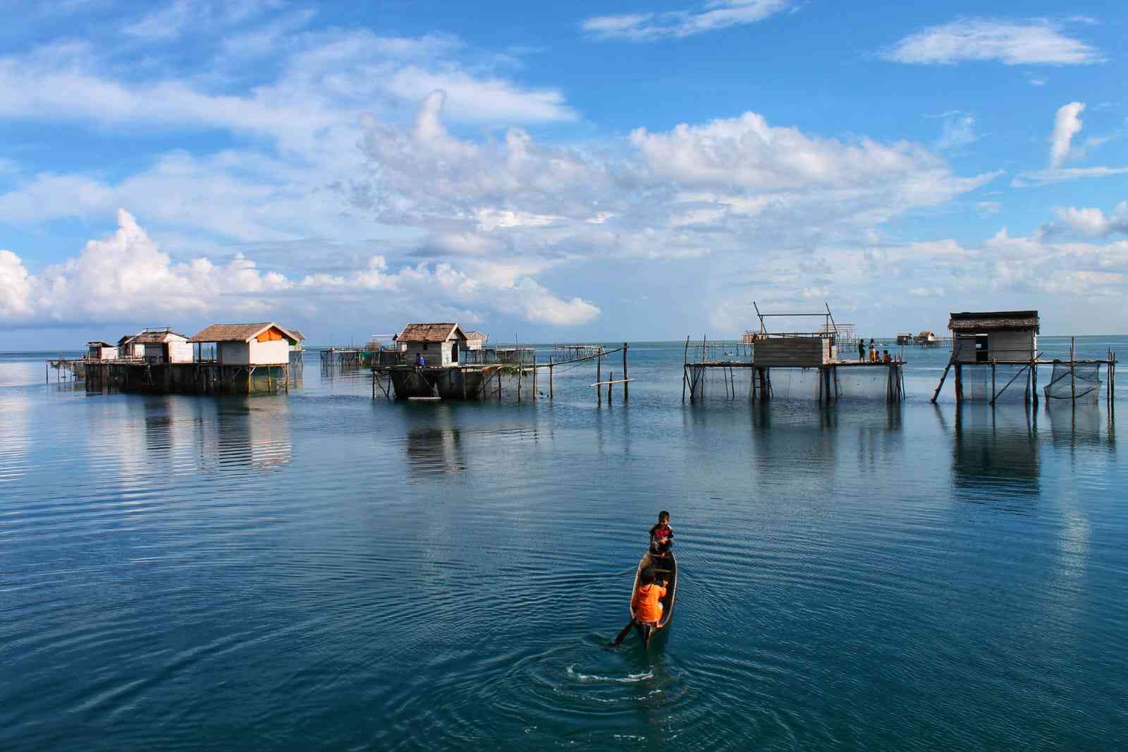 Indahnya perairan di pesisir Sulawesi Tenggara (foto by widikurniawan)