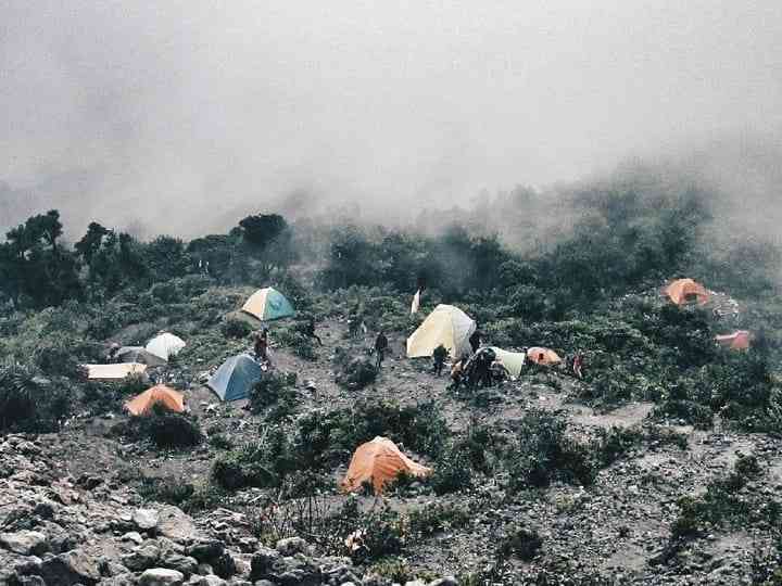 Setelah berwisata, pungut dan buang sampah dengan penuh tanggung jawab. (Foto Akbar Pitopang)