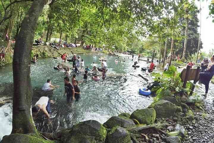 Berwisata boleh, tapi jangan merusak alam. (Foto Akbar Pitopang)