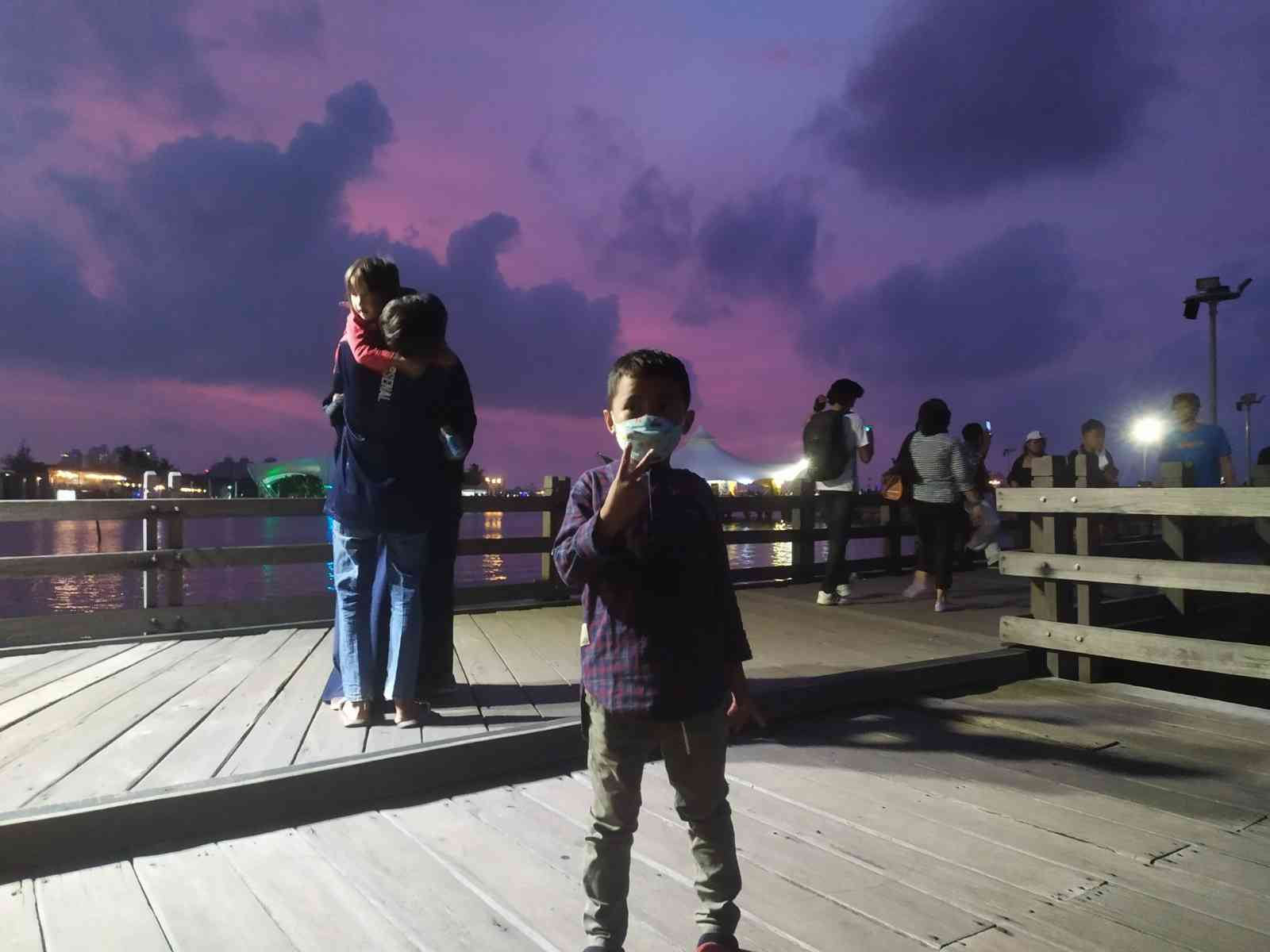 Ilustrasi gambar: Sore hari yang indah di pantai Ancol (dok.pri)