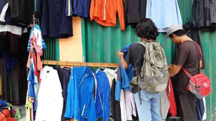 Belanja baju bekas untuk Lebaran, kenapa tidak? (Foto jambi.tribunnews.com)