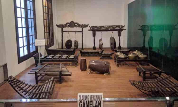 Gamelan Di Museum Sejarah Jakarta, via Java Travel