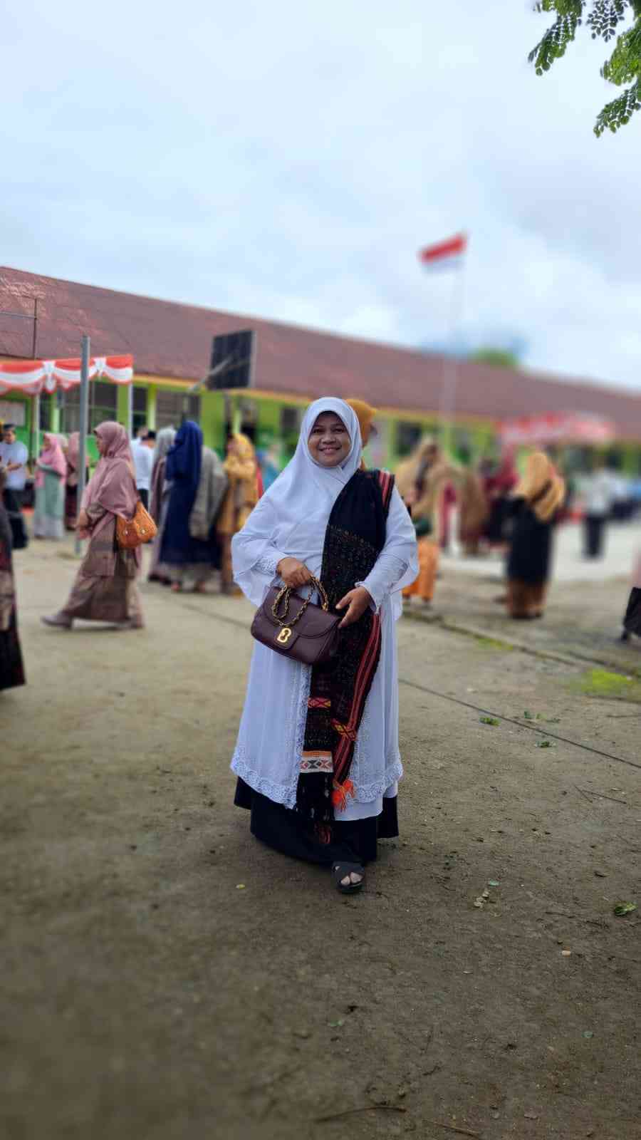 Gamis putih modifikasi brobat. Dokpri