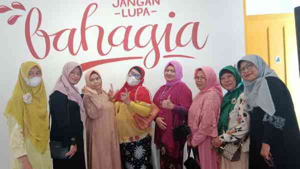 Ragam busana wanita muslimah (dokumen pribadi)