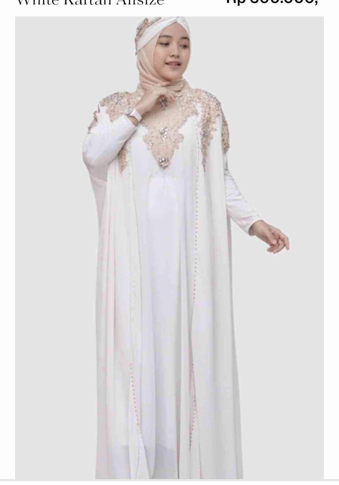  Kaftan aurelia broken white, sumber gambar: Hijup shop