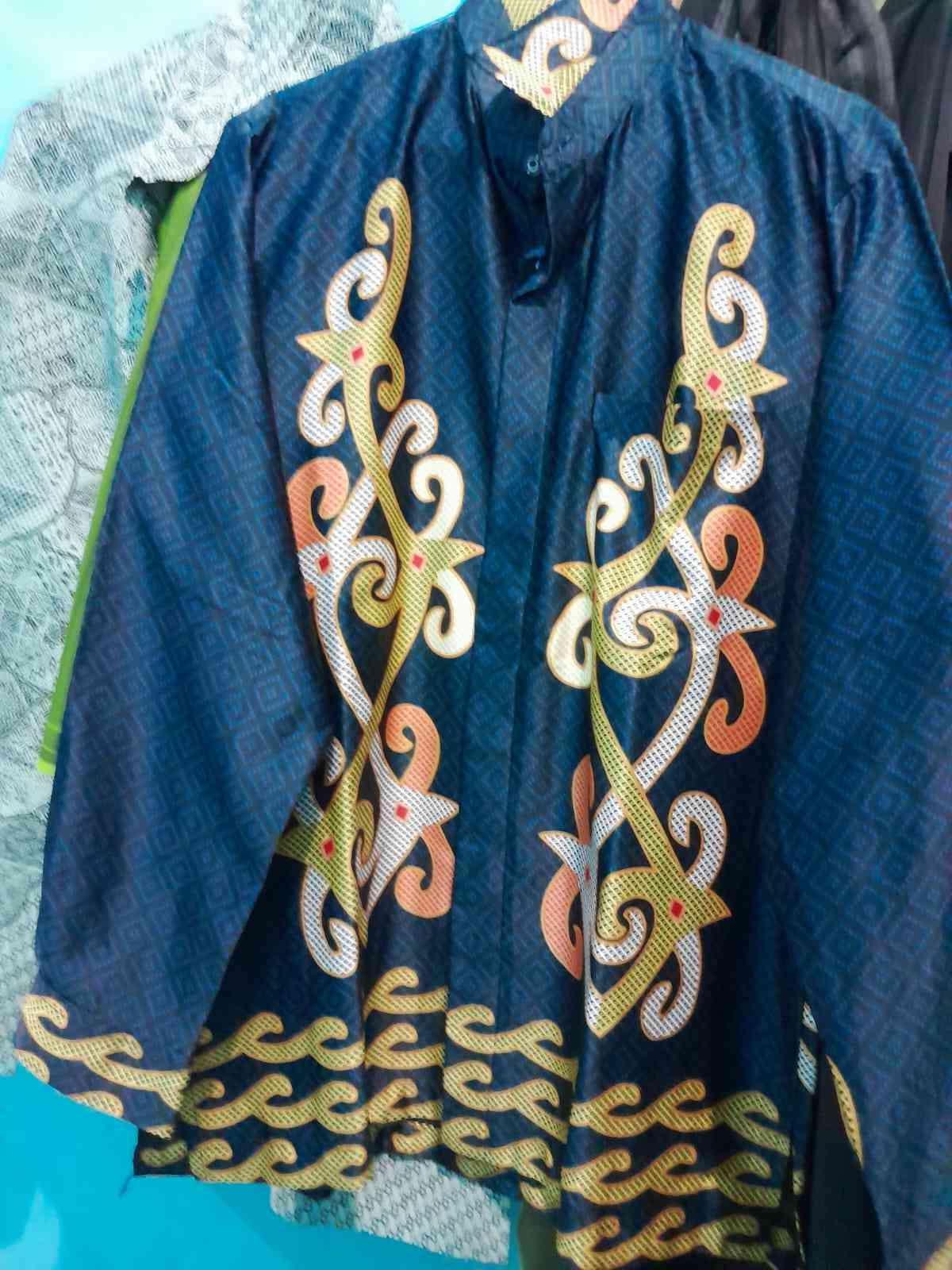 Kemeja batik motif Kalimantan (dokpri)