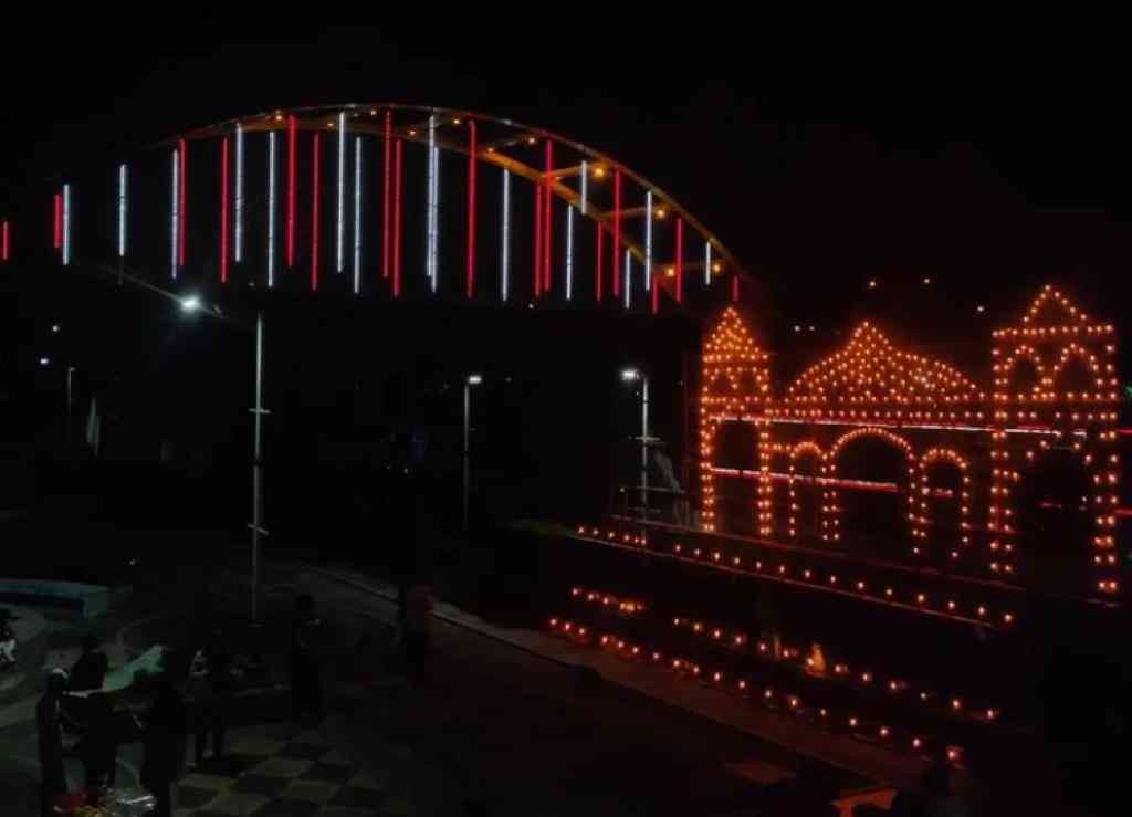 Image: Penampakan lampu colok di Tepian Sungai Siak 17 April 2023-Malam 27 Ramadhan 144H (dokpri)