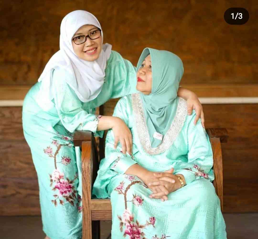 Outfit Lebaranku sebelumnya dengan Ibu. Manis kan? Dok Shita R