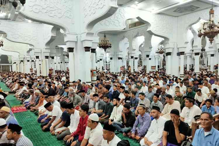 Ilustrasi shalat berjamaah di bulan Ramadan. Foto: Teuku Muhammad Valdy Arief/kompas.com