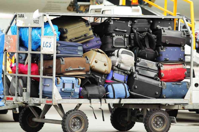 Bagasi pesawat, sekalipun lumayan aman sebaiknya dipastikan keamanannya hingga barang tidak rusak (dok foto: phinemo.com)