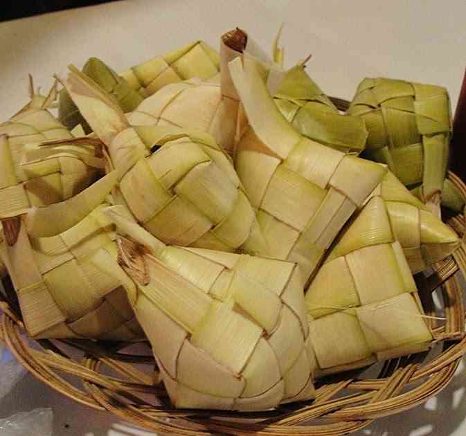 Ketupat atau kupat (httpsth.bing.com.)