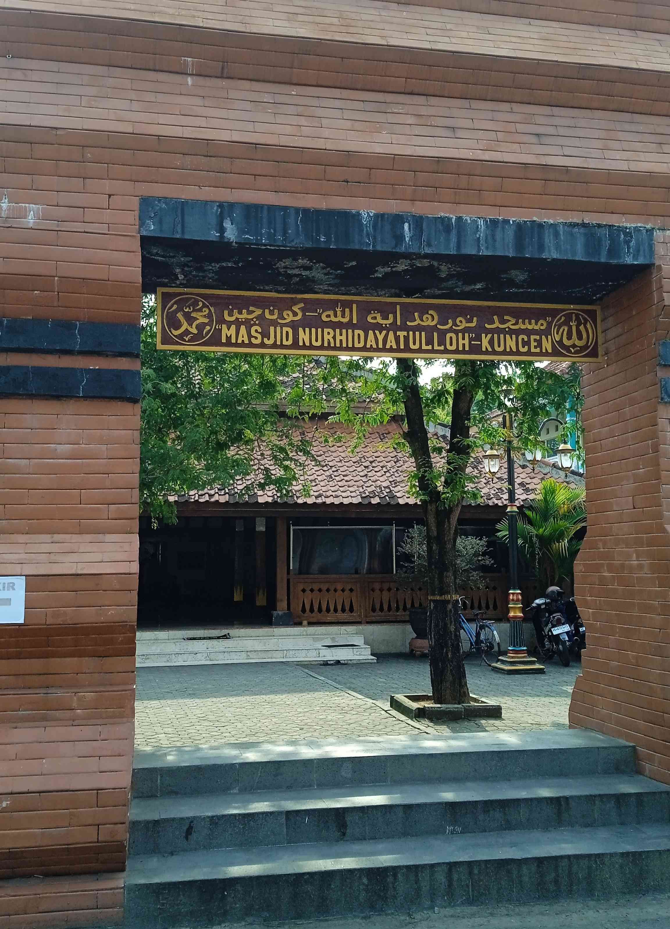 Masjid Kuno Kuncen merupakan bangunan cagar budaya yang menyimpan sejarah perkembangan Islam di Madiun (dokpri)