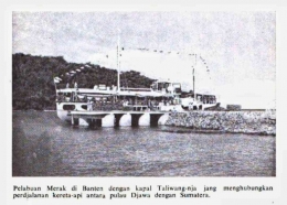Kapal Taliwang sedang bersandar di Pelabuhan Merak (sumber gambar: buku 
