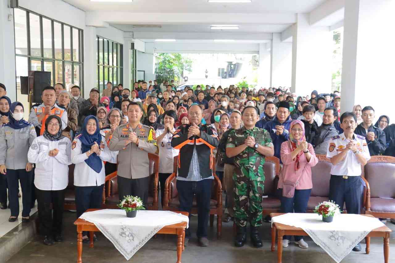 Dandim bersama Kapolres dan Pj.Walikota Cimahi, Lepas Angkutan Mudik Gratis Lebaran tahun 2023/1444 H