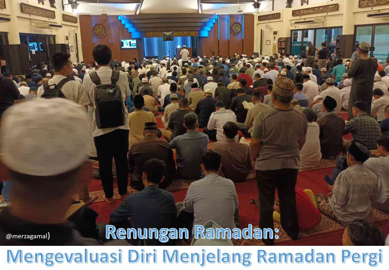 Image: Suasana menjelang shalat lail akhir Ramadan di Masjid Raya Bintaro Jaya (by Merza Gamal)