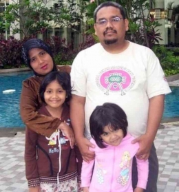 Omjay dan keluarga sewaktu menginap di Hotel Santika/dokpri