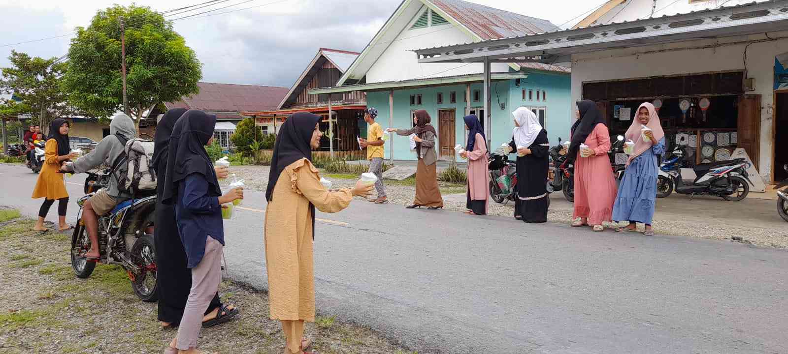 Proses pembagian takjil. Dokpri