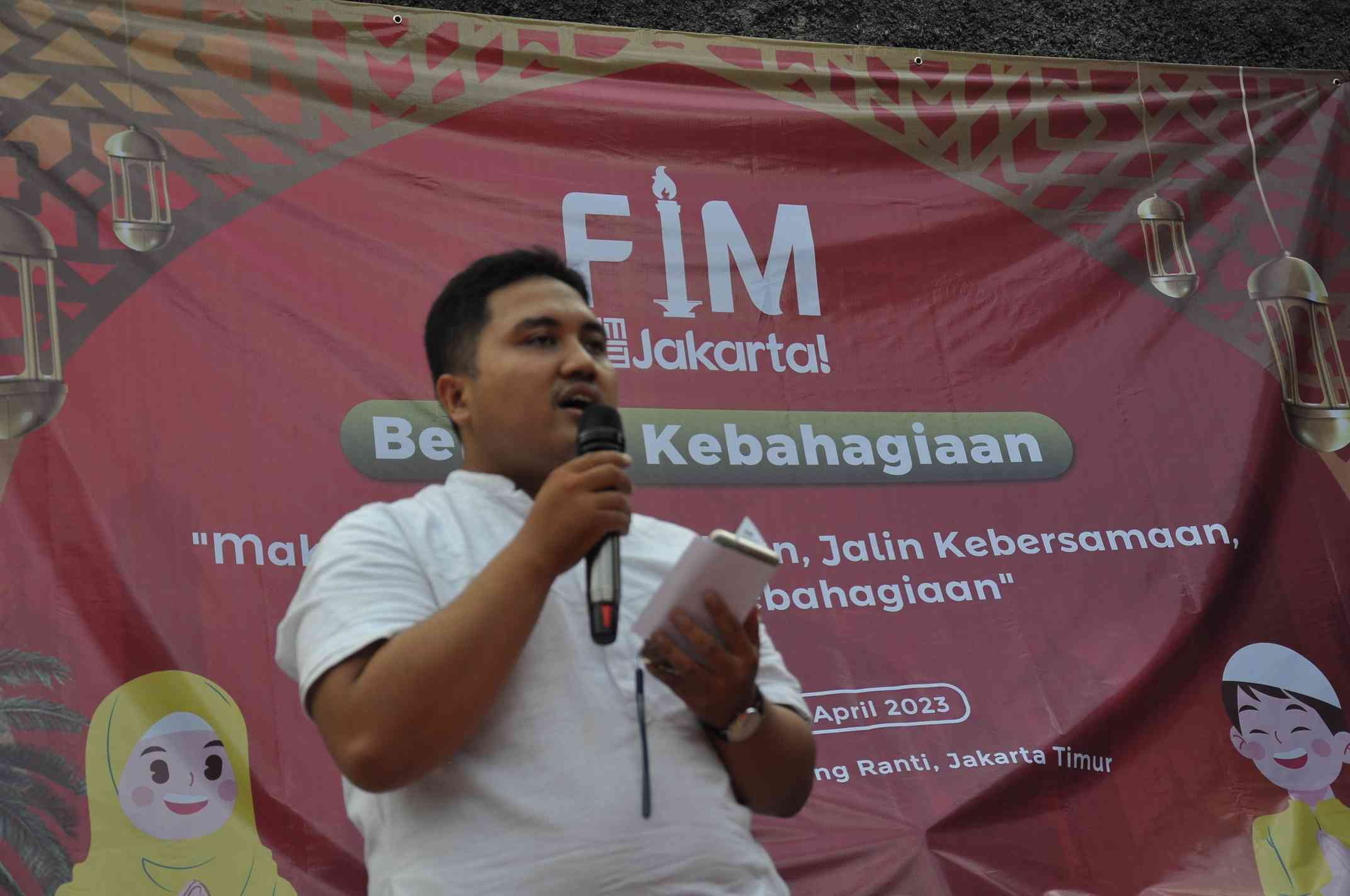 Koordinator Regional (KoReg) Kemal Syah saat memberikan sambutan pada acara FIM Berbagi Kebahagiaan./MedKre