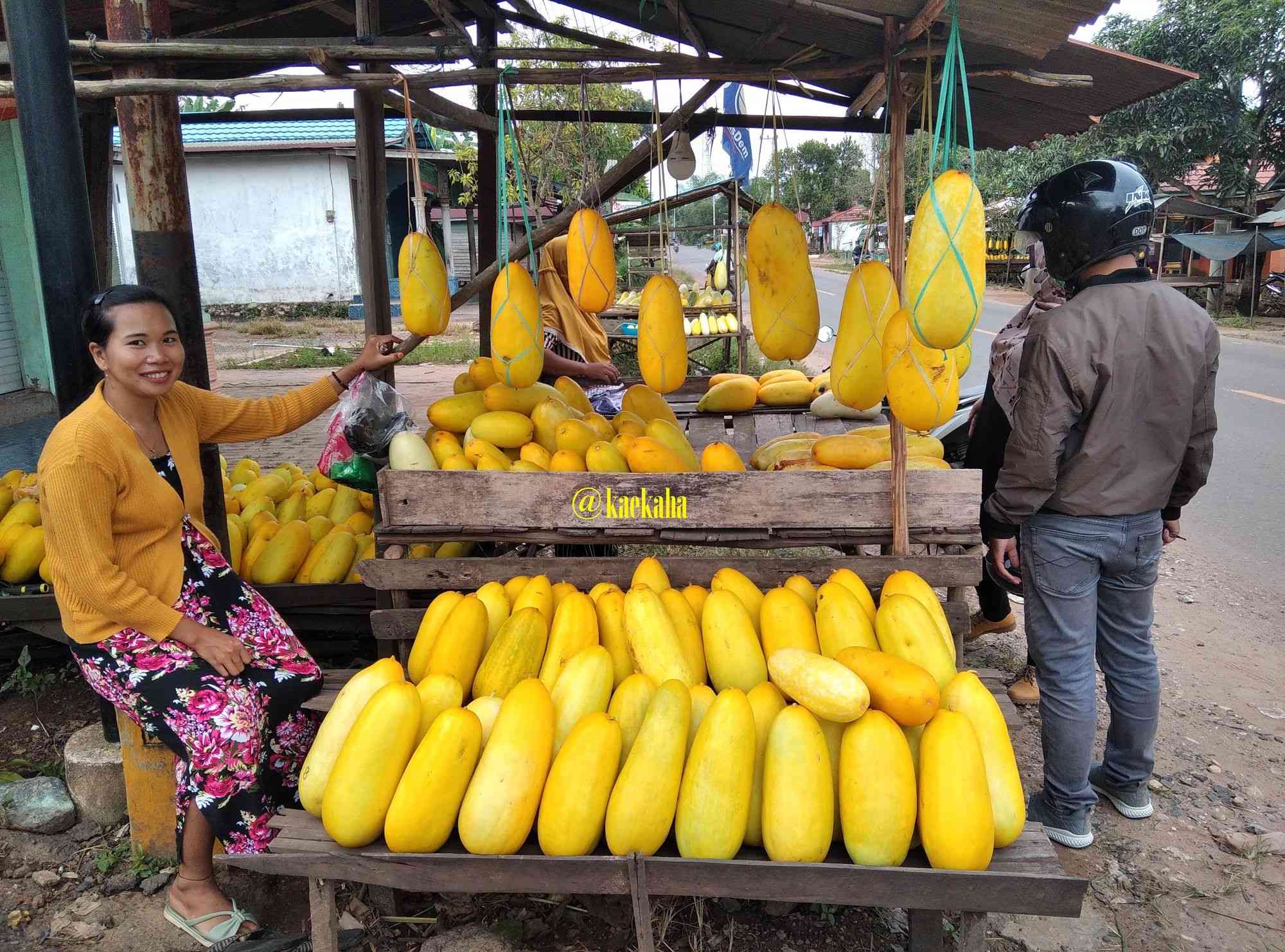 Pedagang Belungka Batu di Bati-Bati, Tanah Laut, Kalsel | @kaekaha