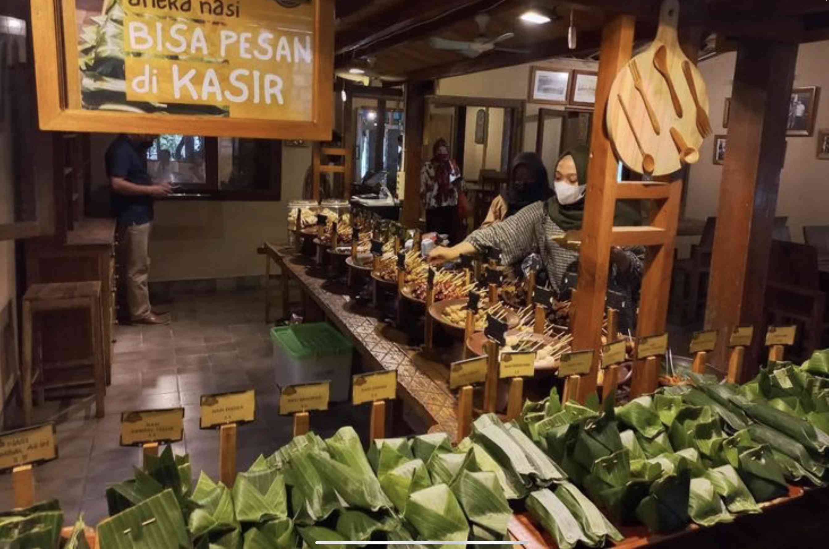 Area hidangan di Warung Klangenan, angkringan modern di Yogyakarta (Sumber:KOMPAS.com/ Lea Lyliana)