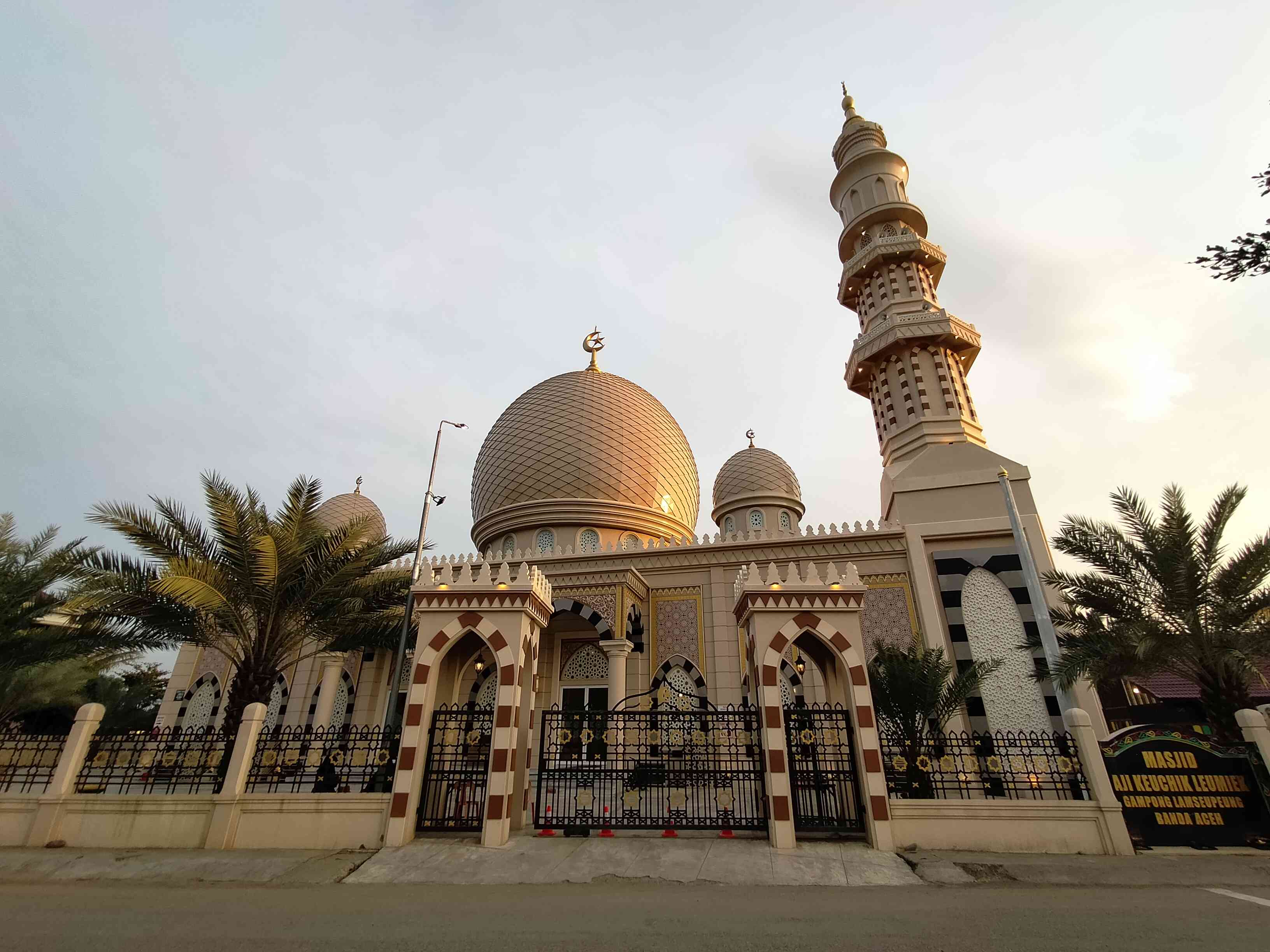 Masjid Keuchiek Leumik, Banda Aceh. Dokpri