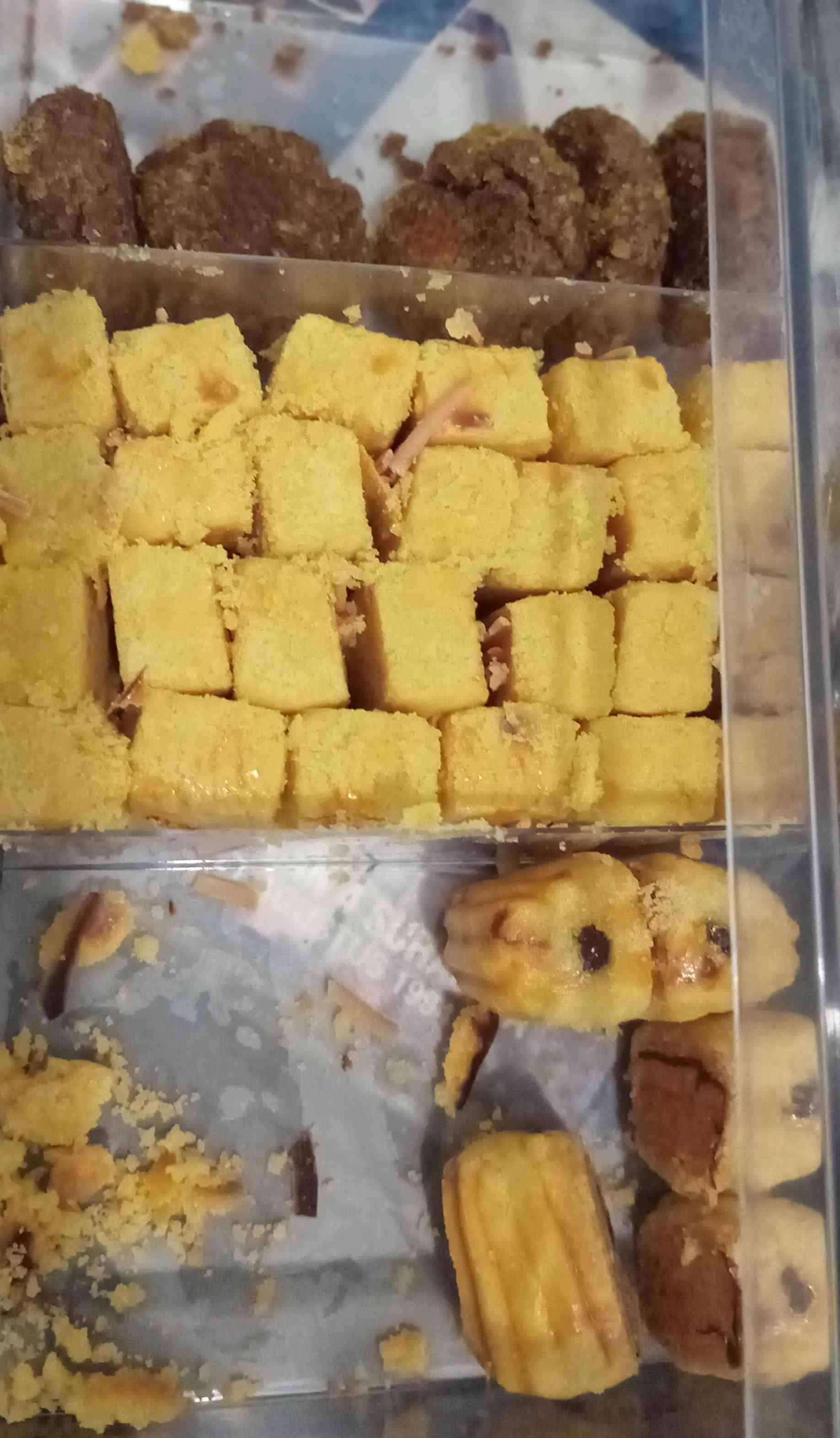 Kue lebaran yang sudah dimakan sebelum lebaran (dok. pribadi)