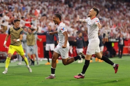 Pemaian Sevilla merayakan gol ke gawang MU. Sumber: @idextratime