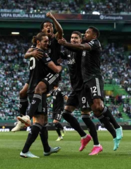 Adrien Rabiot merayakan gol bersama Cuadrado, Vlahovic dan Alex Sandro. Sumber: juvefcdotcom