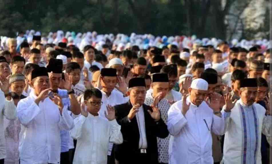 Meningkatnya ketaatan beribadah merupakan salah wujud orang yang berhasil menyucikan diri. Sumber:https://www.metrojambi.com