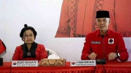 Megawati dan Ganjar Pranowo dalam acara pengumuman capres PDI-P 2024 di Batu Tulis, Bogor . Foto : CNNIndonesia.com