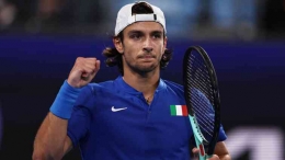 Lorenzo Musetti (italia) ke SF Barcelona Terbuka 2023 tanpa tanding karena lawan Jannik Sinner cedera. Sumber foto: tennisnet.com