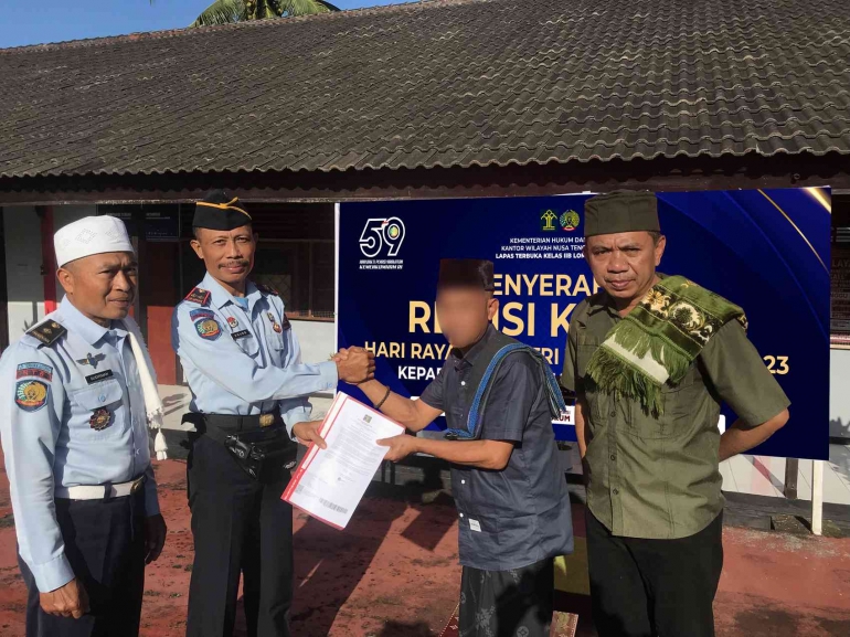 Penyerahan Remisi Idul Fitri oleh Kalapas Terbuka Lombok Tengah Kanwil Kemenkumham NTB kepada Warga Binaan/Dok Pribadi