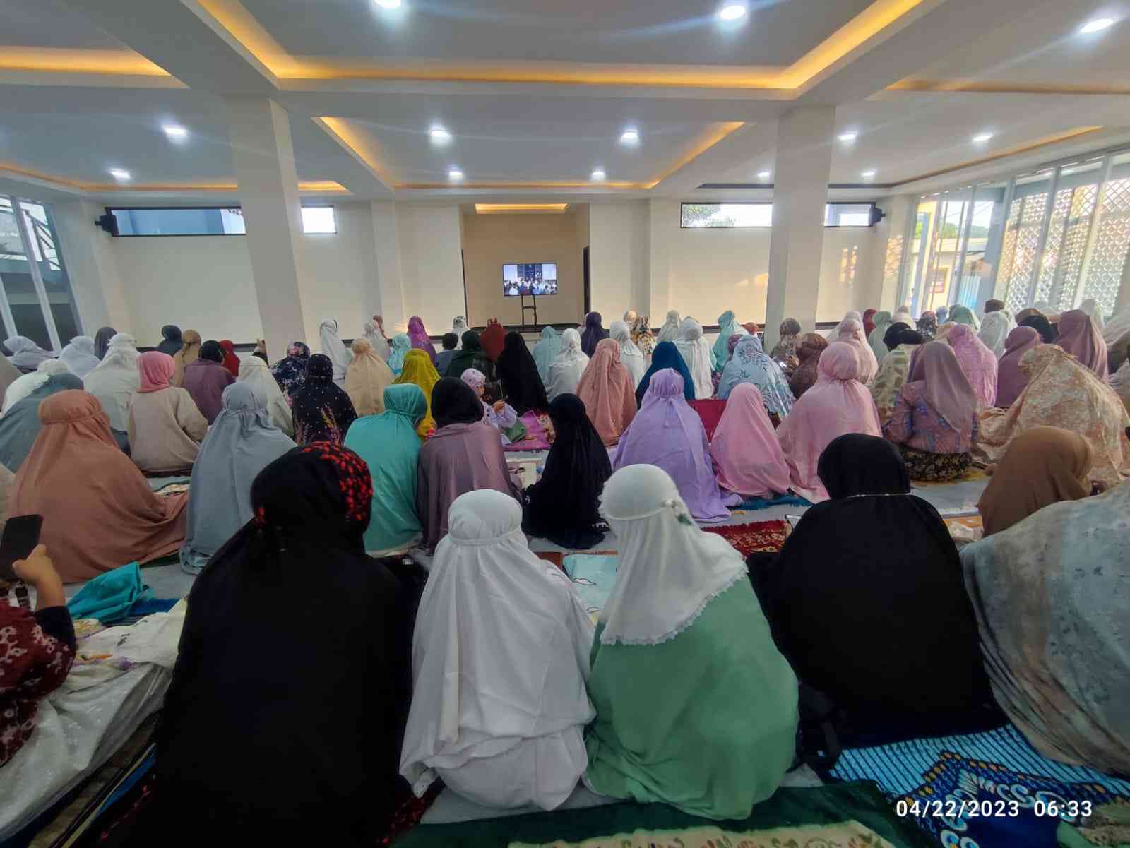 suasana jamaah salat Ied di Masjid Al Azhar, Metland Cileungsi