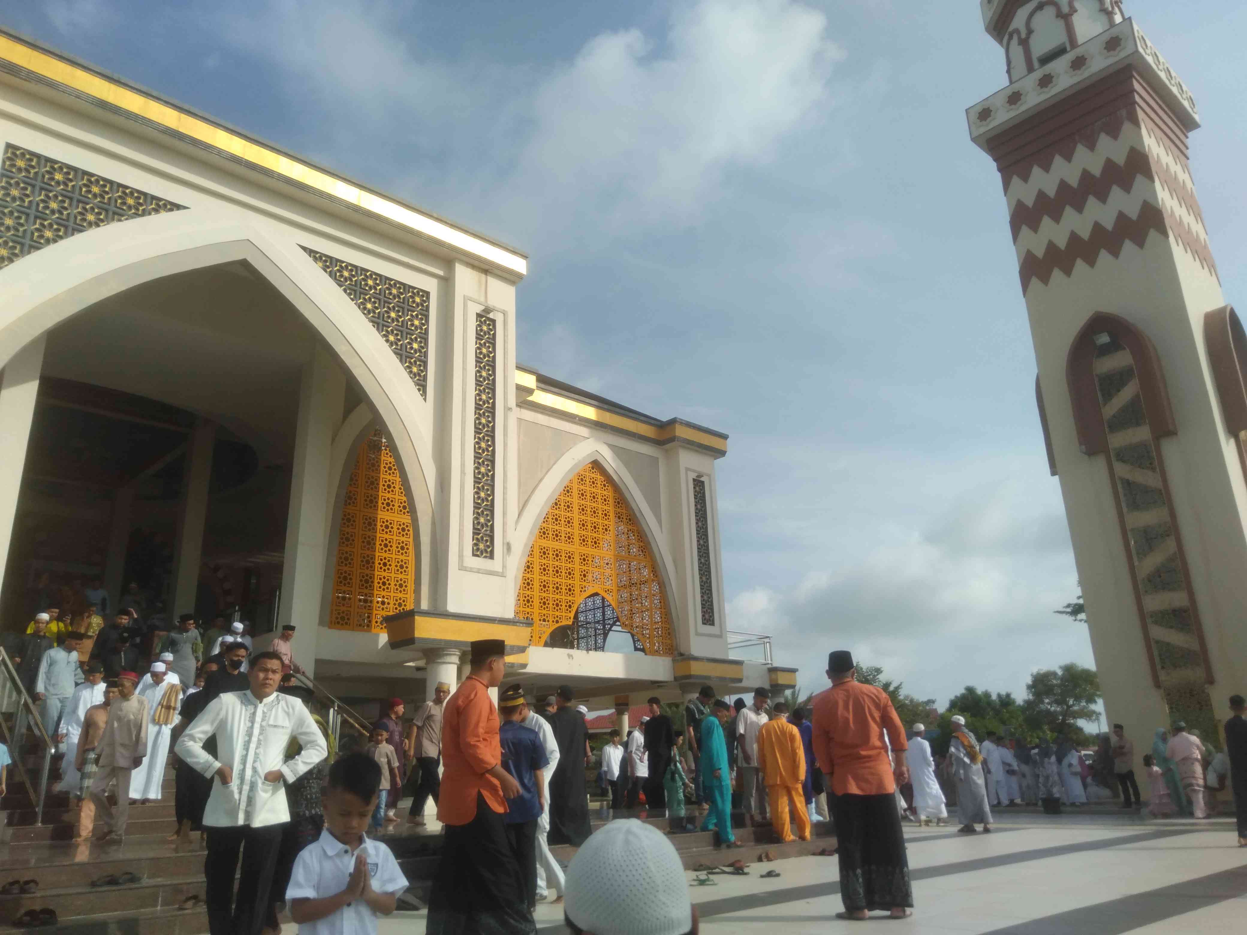 Poto: suasana setelah sholat IdulFitri . Dokpri