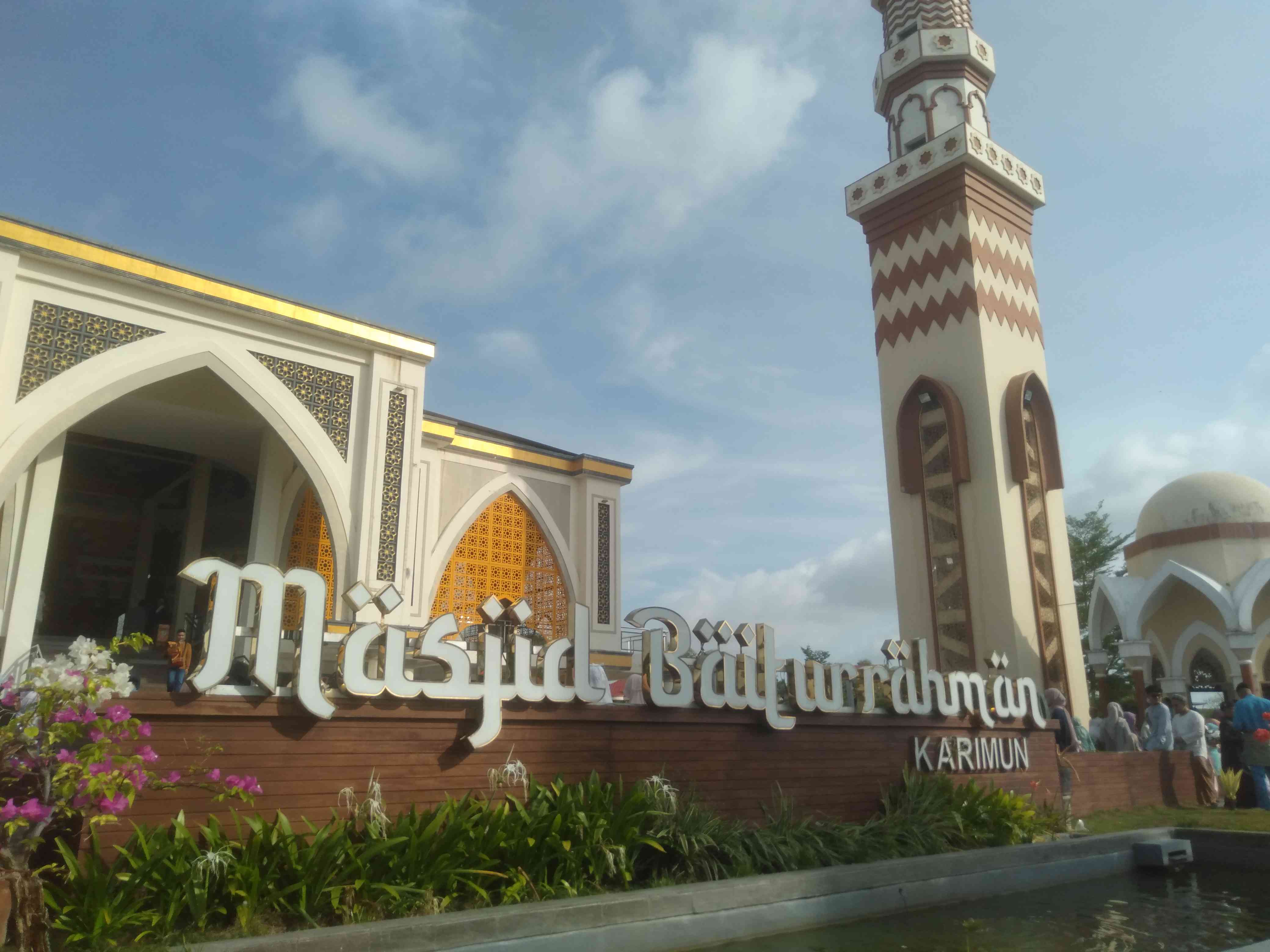 Poto: masjid Baiturrahman dari depan. Dokpri