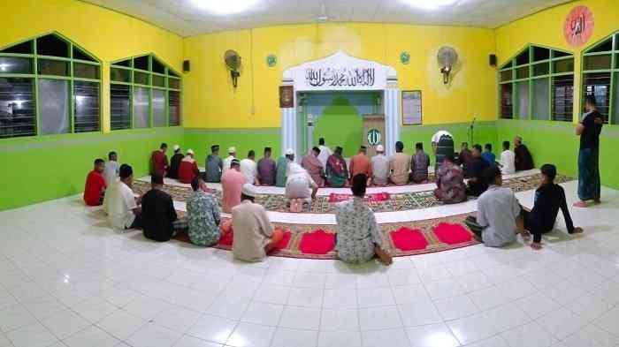 Sambut Ramadan 2023, warga binaan Muslim Kalabahi, Alor, NTT sholat Tarawih dan Tadarus (dok foto: kupang.tribunnews.com)