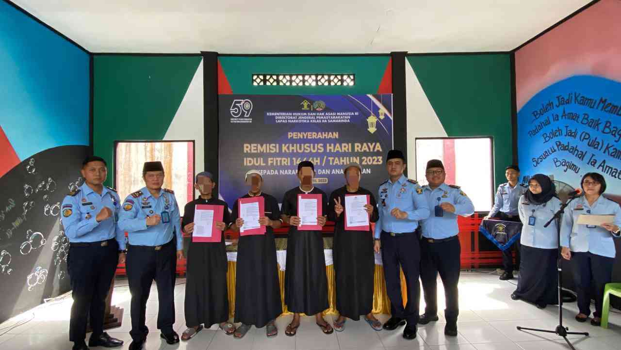 Dapat Remisi, Warga Binaan Lapas Narkotika Samarinda Sujud Syukur ...