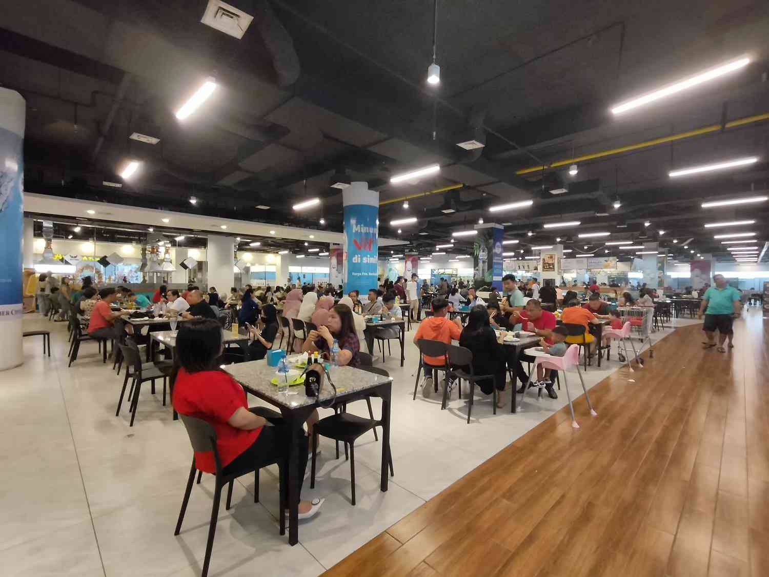 Suasana di foodcourt One Batam Mall pada hari kedua lebaran. | Foto Dokumentasi Pribadi.