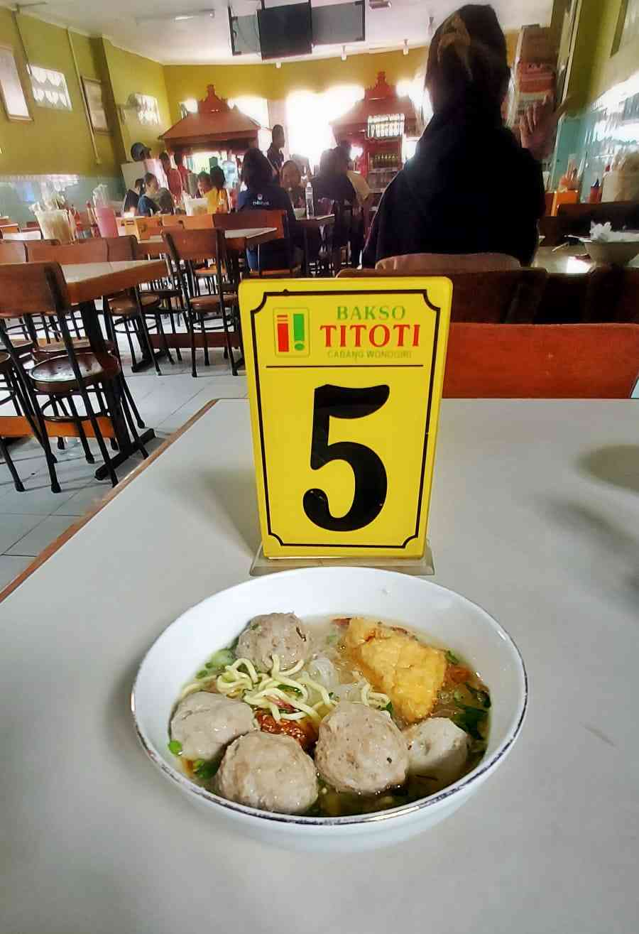 Bakso Titoti, selatan Pasar Wonogiri. Dokpri.