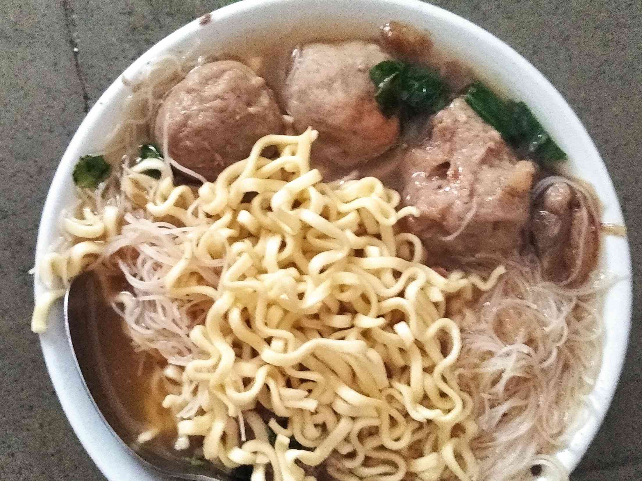 Bakso kuah dengan banyak mie supaya kenyang (dok.windhu)