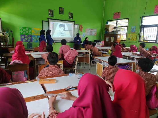 Penyampaian materi dalam kegiatan #MahasiswaMengajar (dok. pribadi)