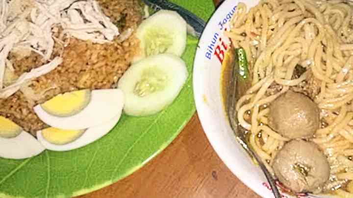 Kadang,  bakso jadi topping ekstra di semangkok mi ayam. Dokpri