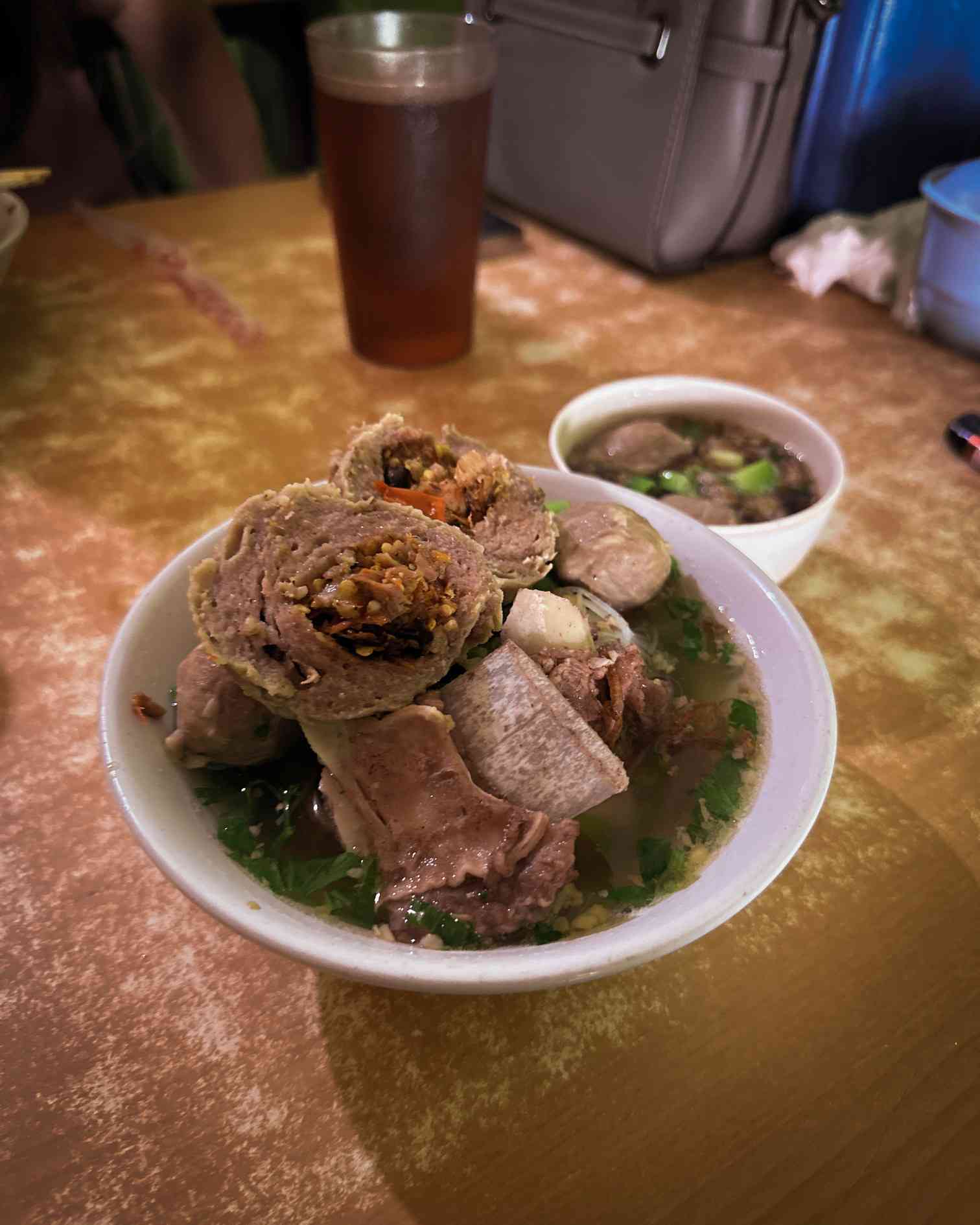 Bakso rusuk mercon di Kedai Bakso Rusuk Raos, Jl. Kasuari Raya No.9, Mekarmukti, Cikarang Utara, Kab. Bekasi. (sumber: dokumentasi pribadi)