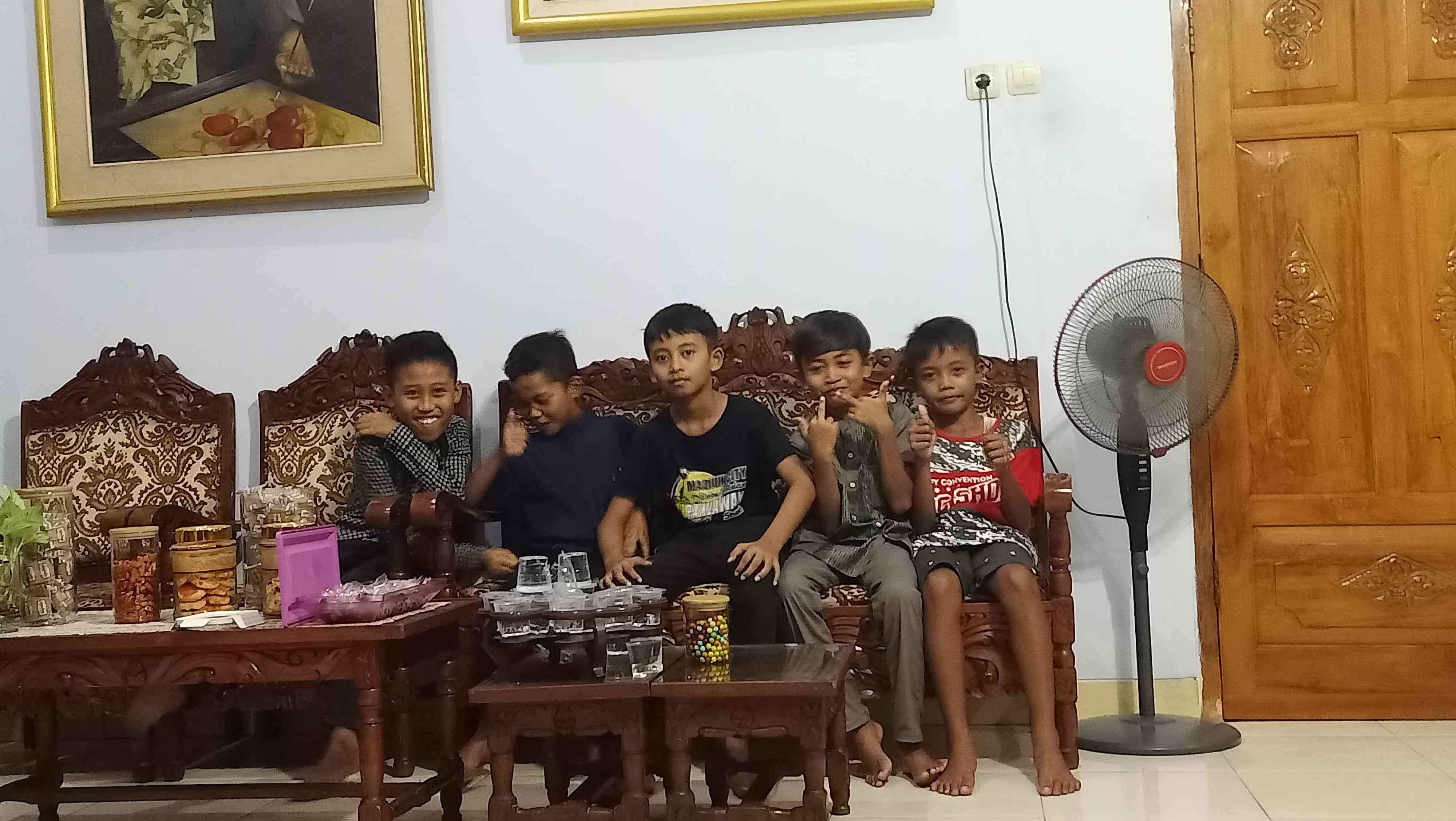 Sebagian anak sedang silaturahmi. Foto dokumentasi pribadi